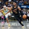 米切尔左脚踝扭伤 将于明日接受核磁共振检查